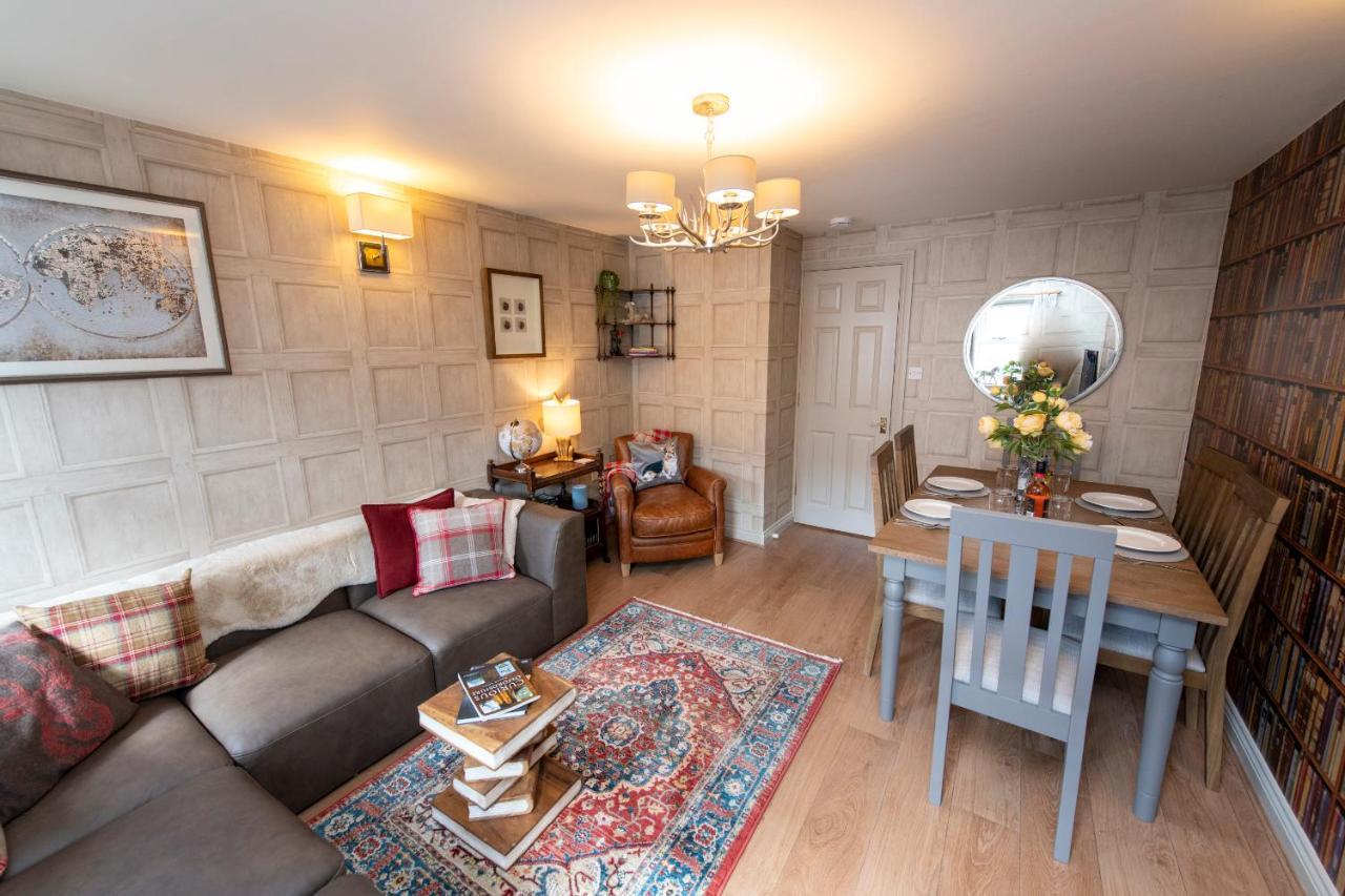 3 Bedroom House - A Very British Place To - Near Centre ! Vakantiehuis