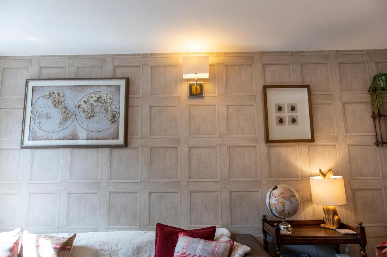 3 Bedroom House - A Very British Place To - Near Centre ! Vakantiehuis *