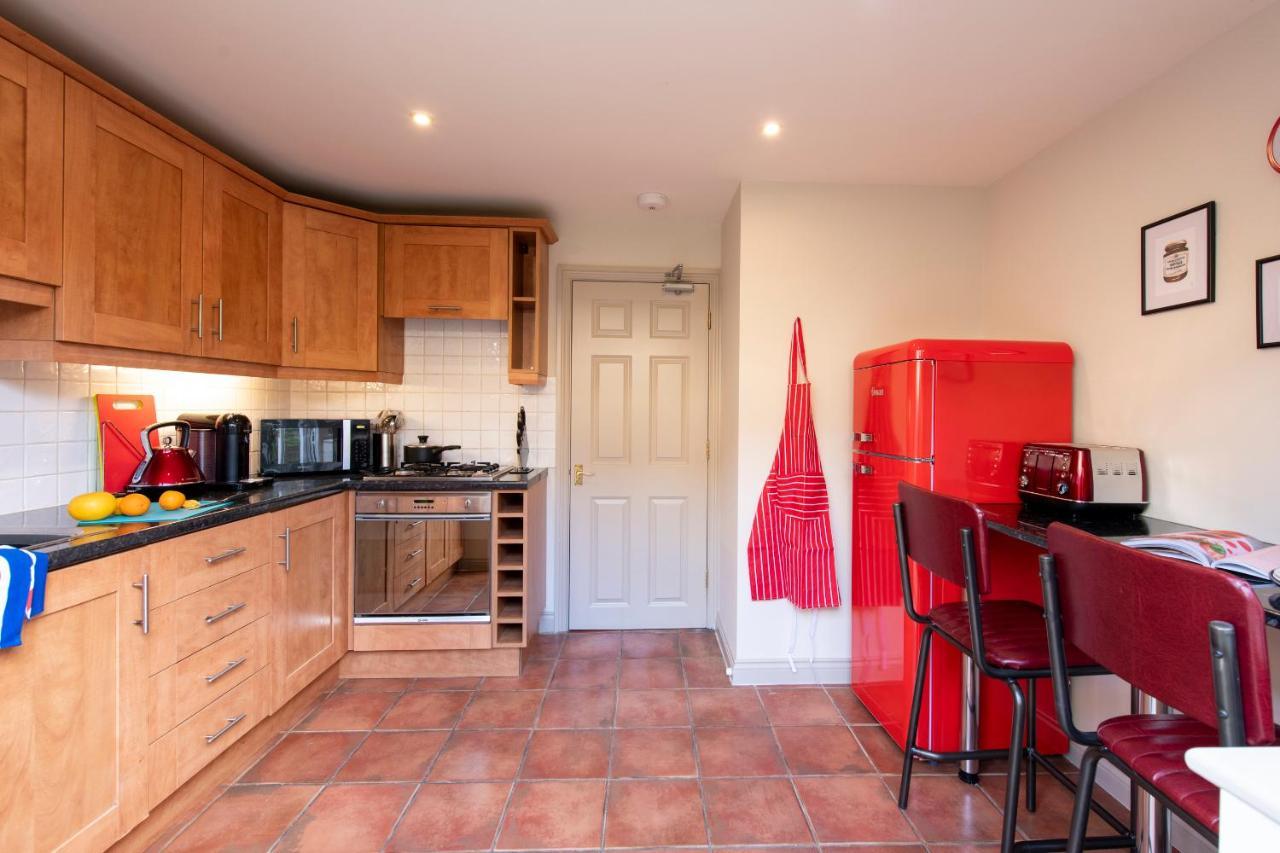 3 Bedroom House - A Very British Place To - Near Centre ! Oxford