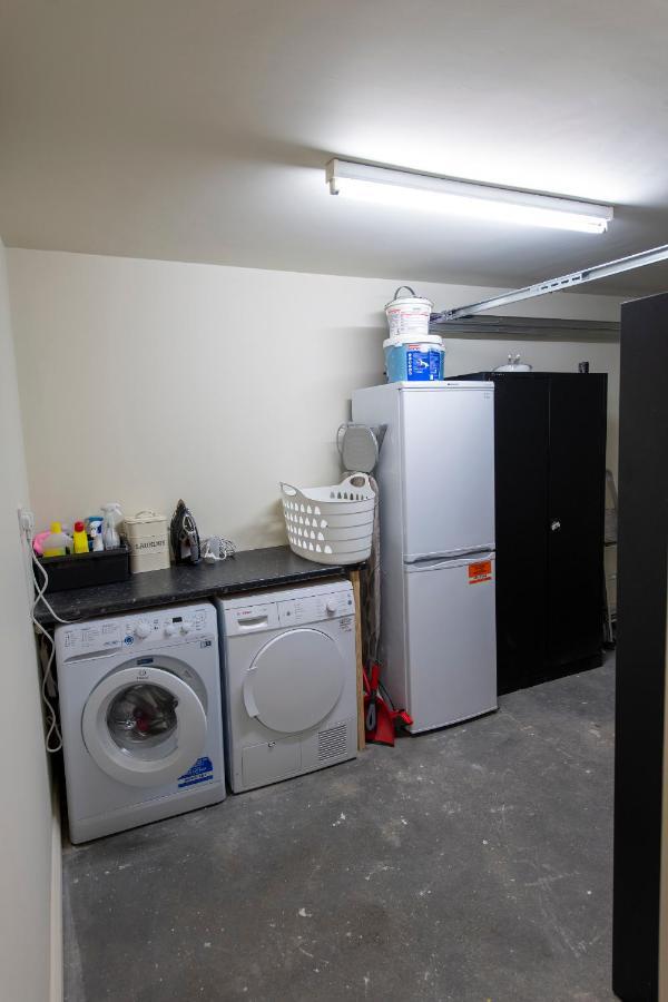 3 Bedroom House - A Very British Place To - Near Centre !