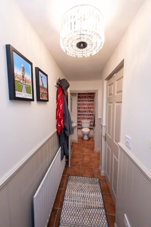 3 Bedroom House - A Very British Place To - Near Centre ! Vakantiehuis